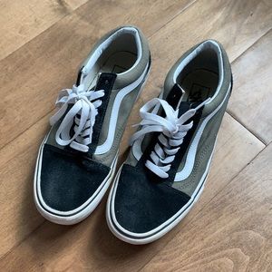 Platform green and black vans